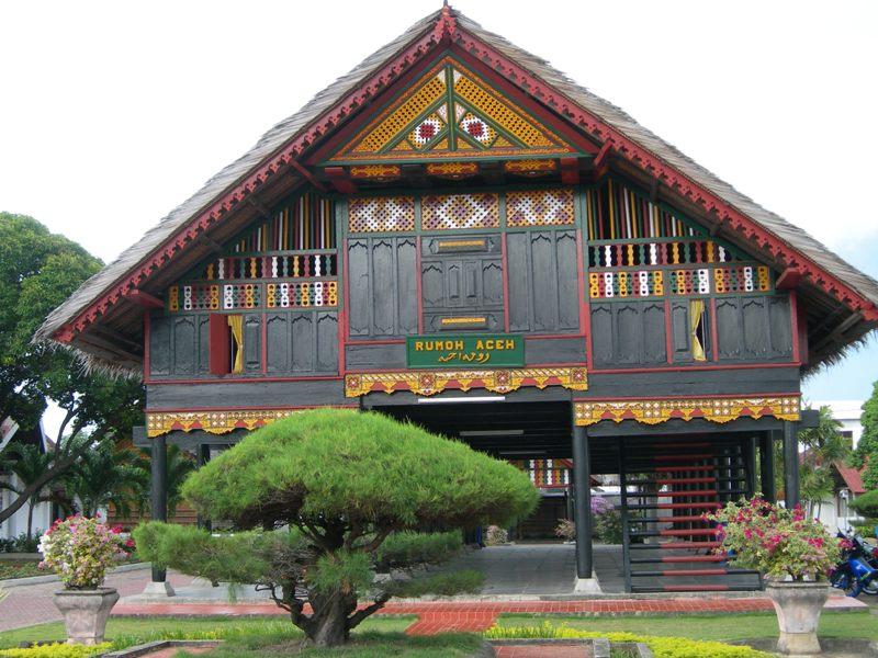 Rumah Adat/Traditional House of Aceh (Above & Below)